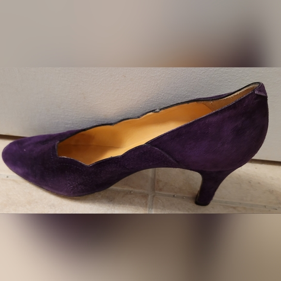 Celine Suede Pumps - Picture 3 of 9